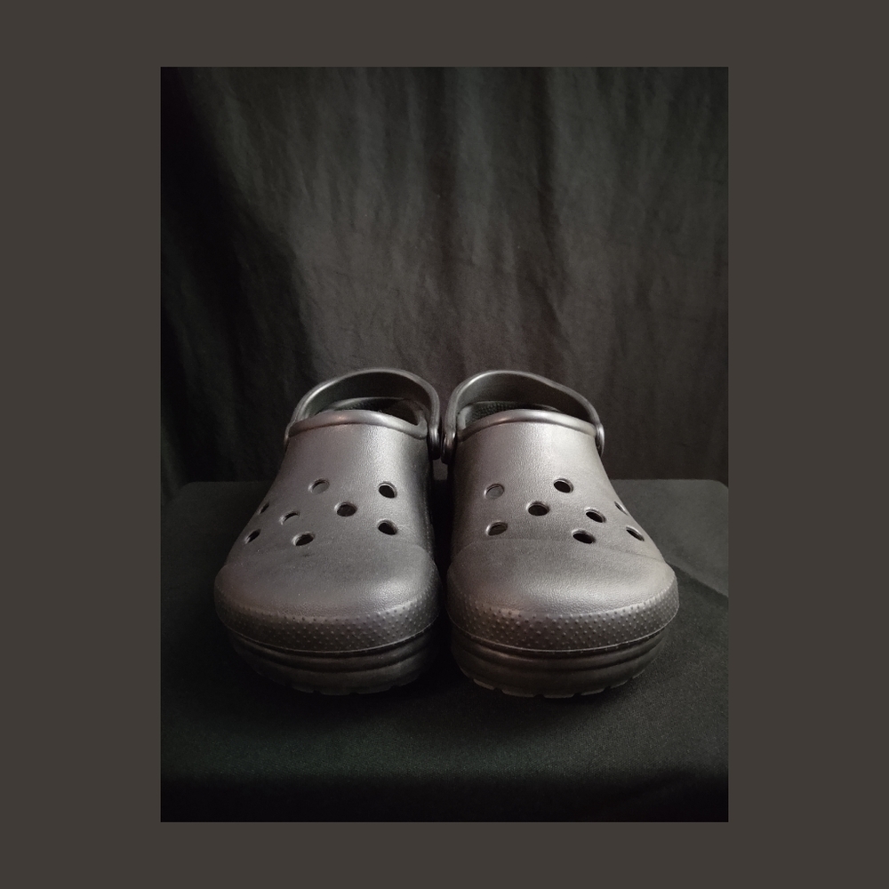 Crocs | Black | Size 6-7 Men's / 8-9 Women's